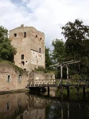 Kasteel langs Land van Maas en Waal Route